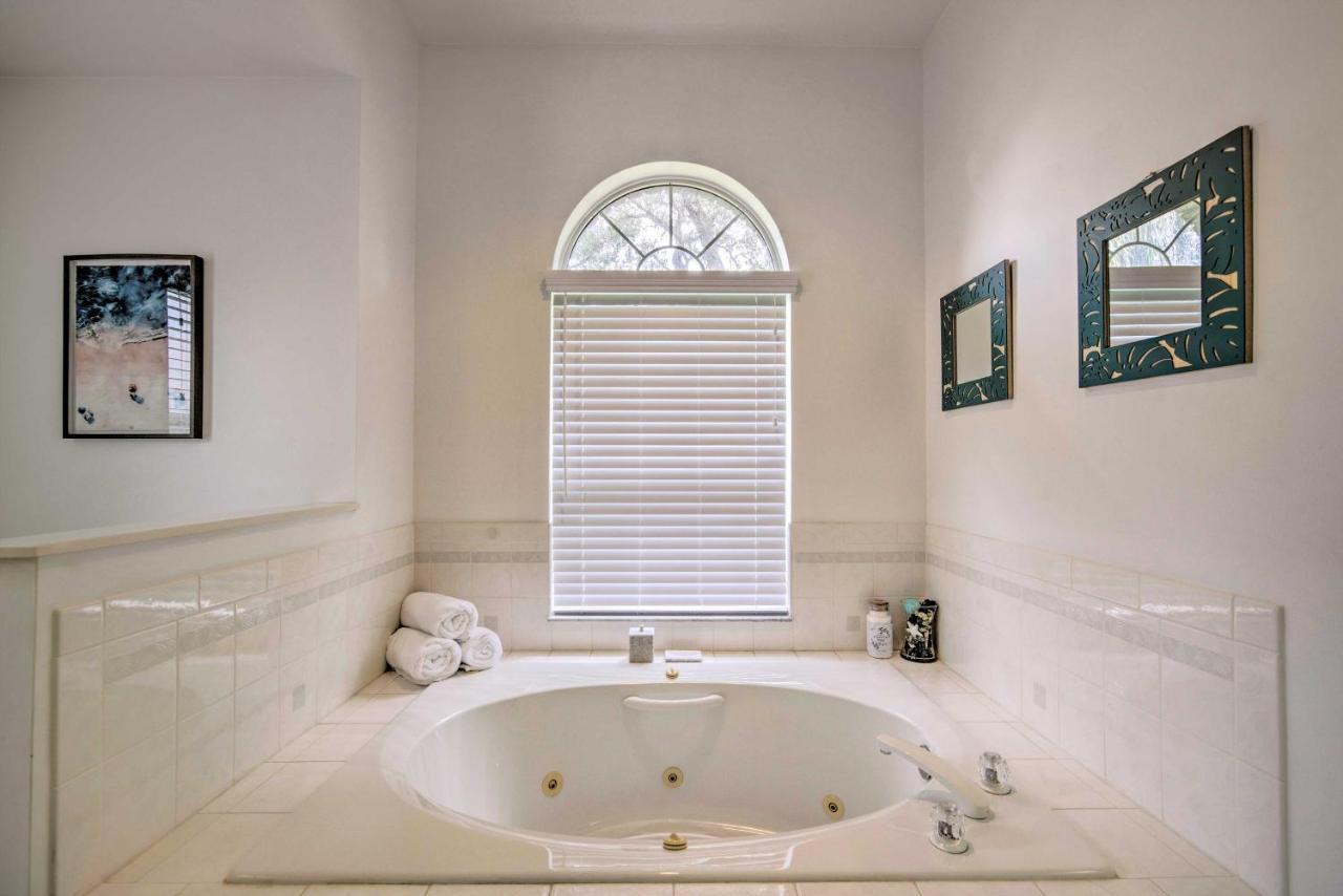Holiday home Gem Near Three Sisters Springs!